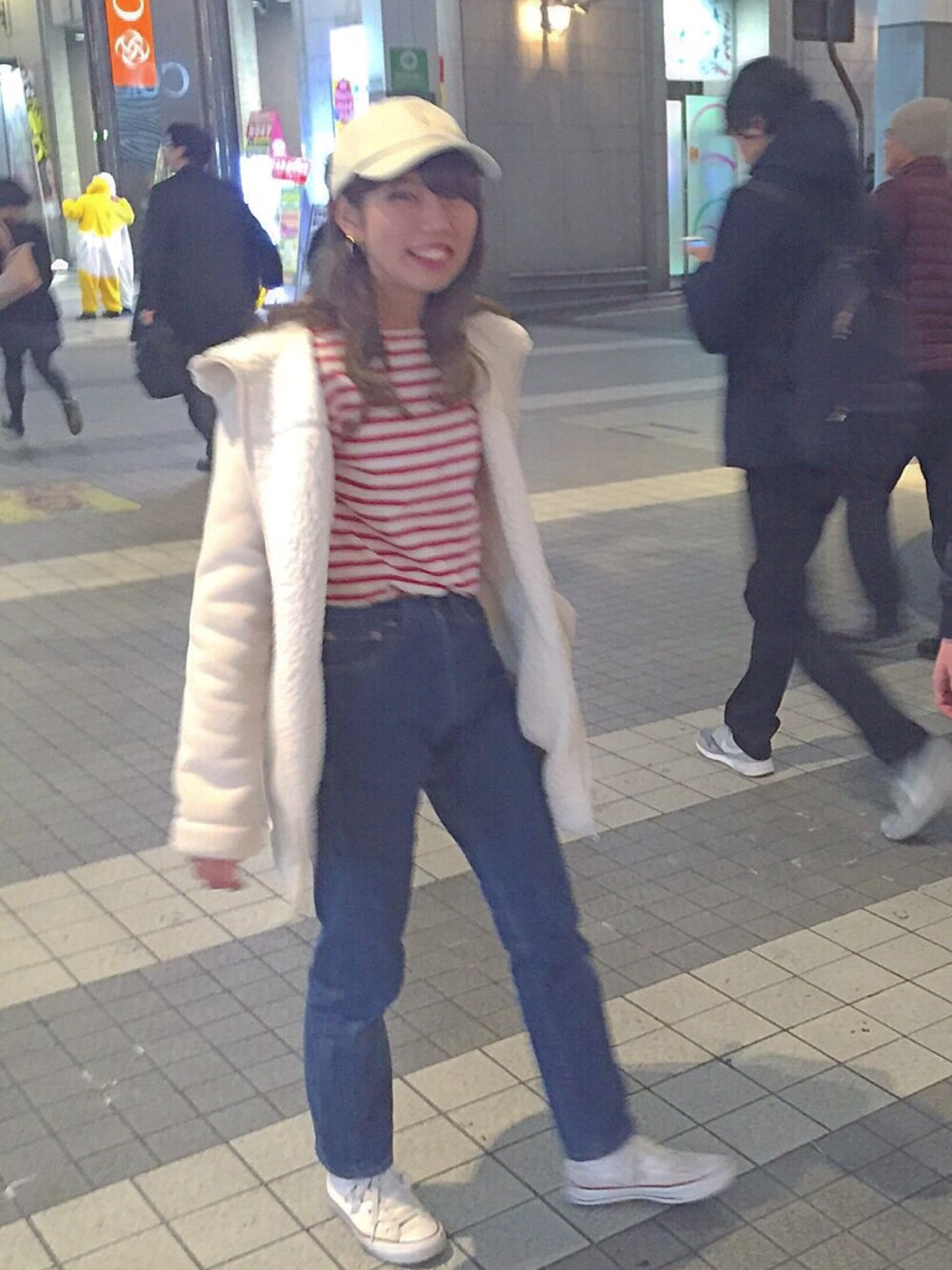 「SAINT JAMESのアイテム（トップス、レッド系）」を使った、akaneさん（レディース・159cm）の冬コーディネートの1枚目の写真