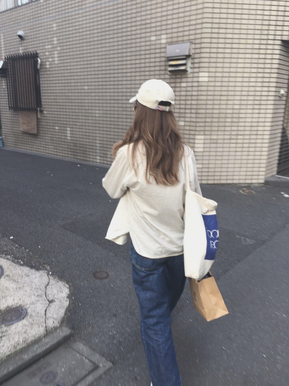 「カジュアルコーデ」｜「MARGARET HOWELLのアイテム（シャツ/ブラウス、ベージュ系）」を使った、akaneさん（レディース・159cm）の夏コーディネートの1枚目の写真