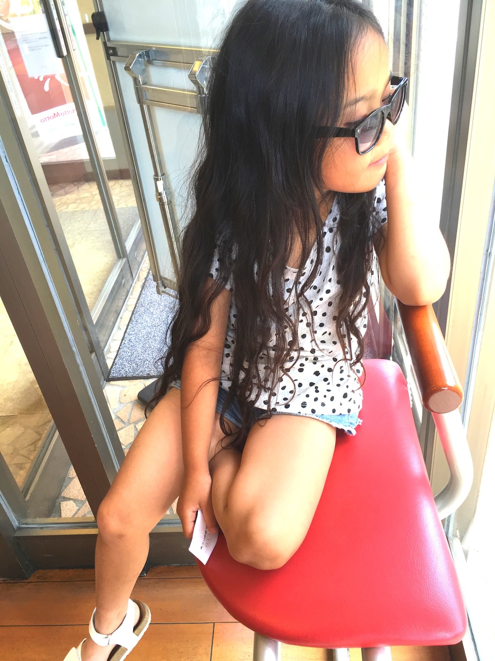 ホワイト系のTシャツ/カットソー、ブルー系のその他パンツ、ホワイト系のその他を着用したキッズの夏コーディネートの1枚目の写真