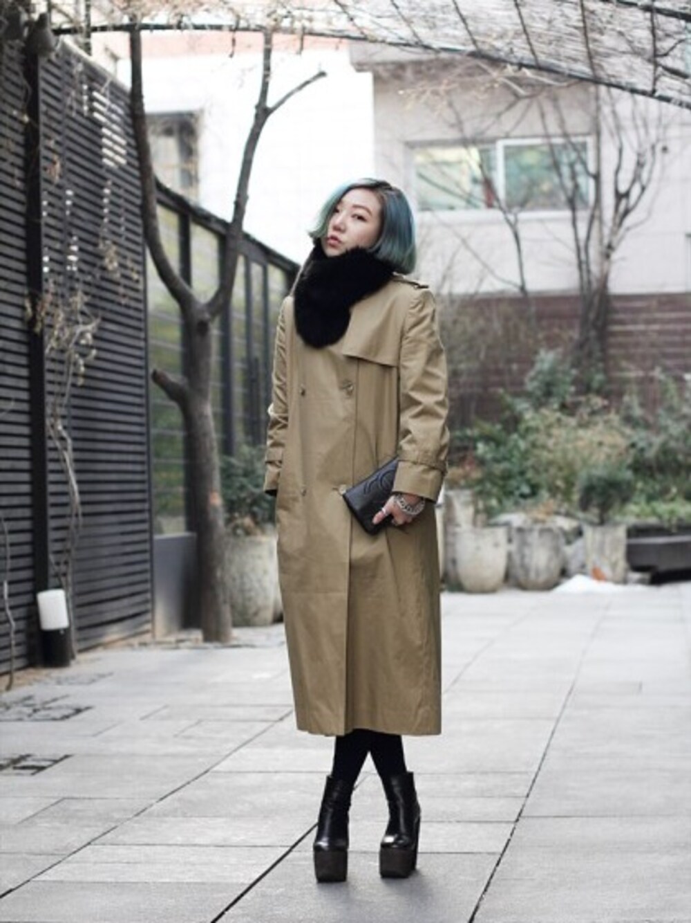「vintage、chanel、street、dailylook」｜「アイテム（トレンチコート、ベージュ系）」を使った、sojinhanさん（レディース・160cm）の夏コーディネートの1枚目の写真