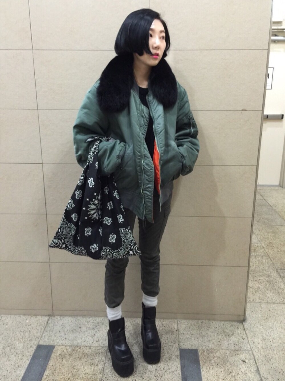 「daily look、UNIQLO、UNIF、MA-1、street、STYLE」｜「UNIFのアイテム（その他シューズ、ブラック系）」を使った、sojinhanさん（レディース・160cm）の冬コーディネートの1枚目の写真