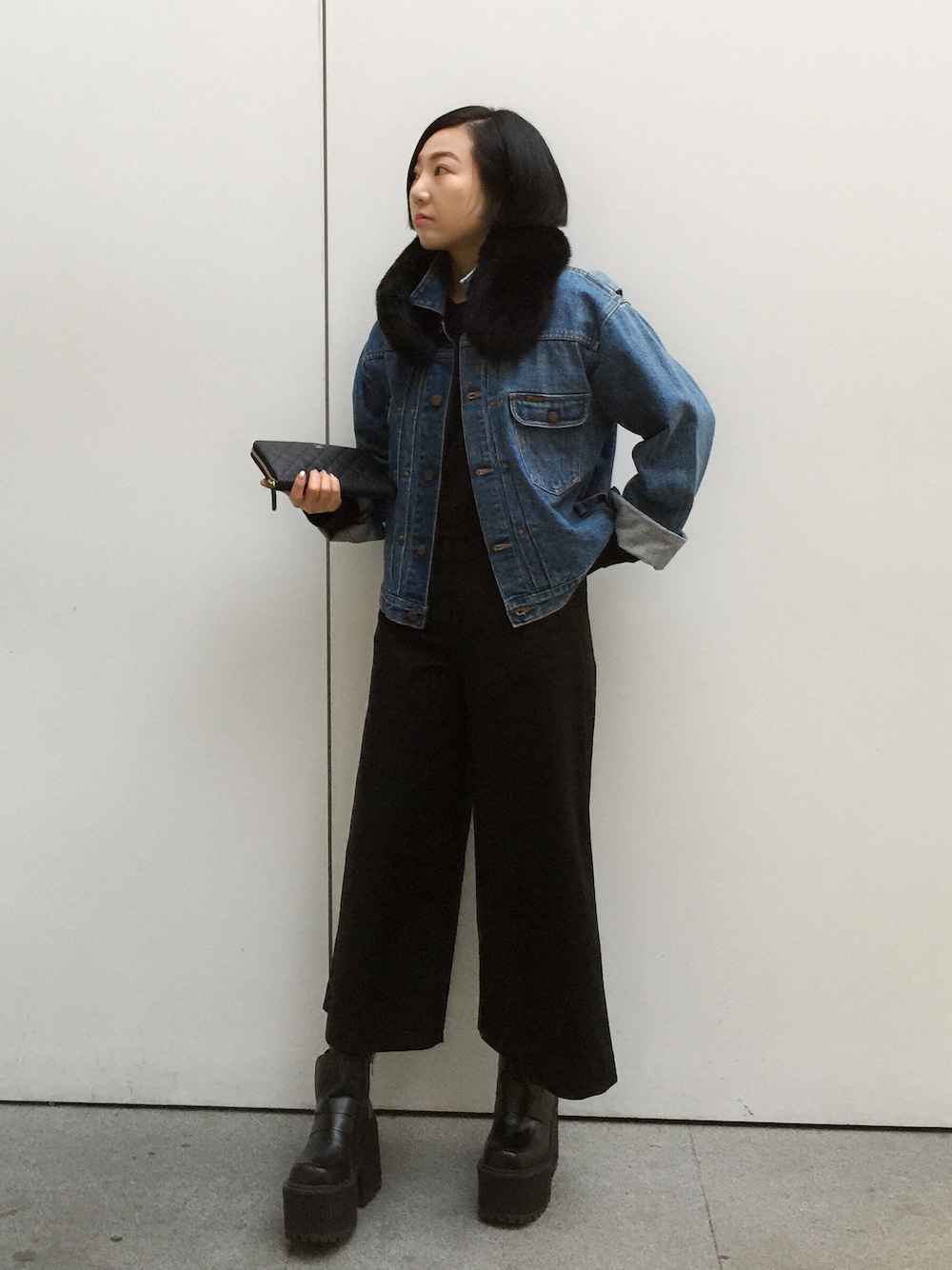 「daily look、COS、UNIF、street、STYLE、chanel」｜「COSのアイテム（その他パンツ、ブラック系）」を使った、sojinhanさん（レディース・160cm）の冬コーディネートの1枚目の写真