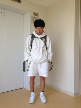 「白いスニーカー」｜「アイテム（マウンテンパーカー）」を使った、M.FUMIYAさん（メンズ・167cm）の春コーディネート