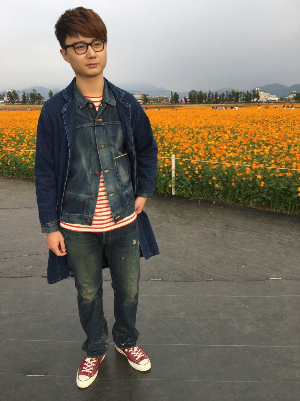 「Taiwan、Taichung、denim、coat」｜「Anachronormのアイテム（モッズコート、ブルー系）」を使った、大頭さん（メンズ・187cm）の秋コーディネートの1枚目の写真