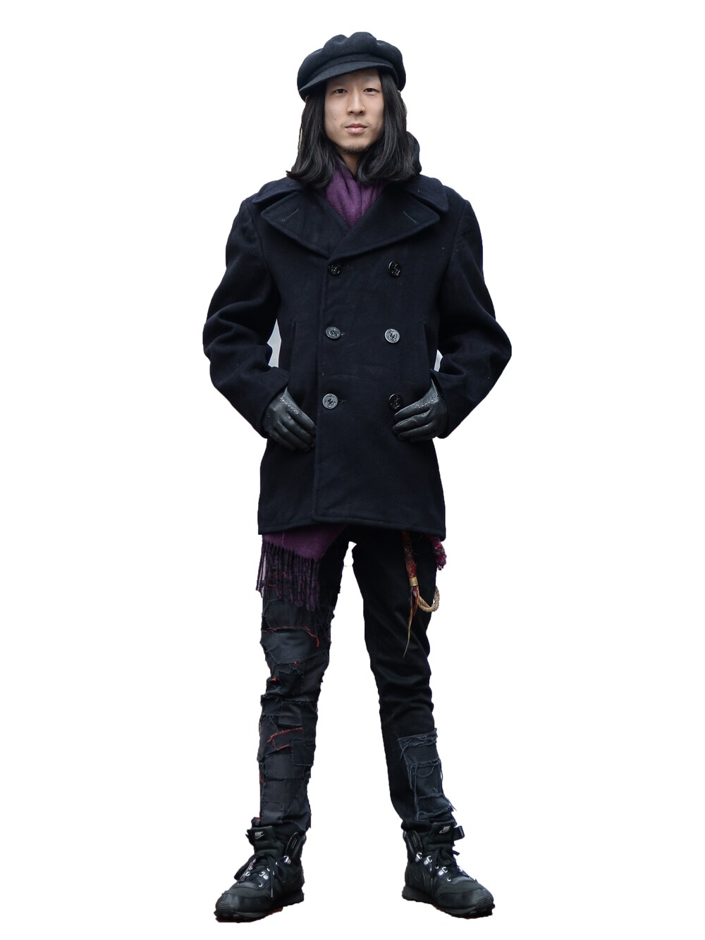 ブラック系のピーコートを着用したメンズの春コーディネートの1枚目の写真