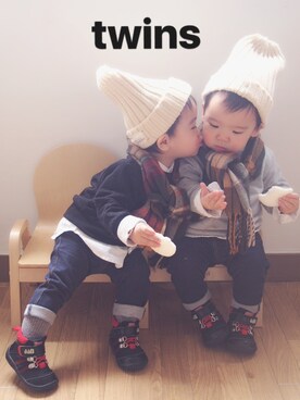 「BeBe（ベベ）のアイテム（スニーカー、ブラック系）」を使った、くーふーさん（キッズ・80cm）の春コーディネート