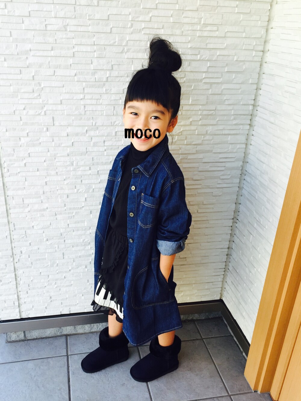 「キッズファッション、kids、シンプル、おんなのこ、女の子、カジュアル、秋のコーデ、GU、axes femme」｜「GUのアイテム（ワンピース、ブルー系）」を使った、mocoさん（キッズ・110cm）の秋コーディネートの1枚目の写真