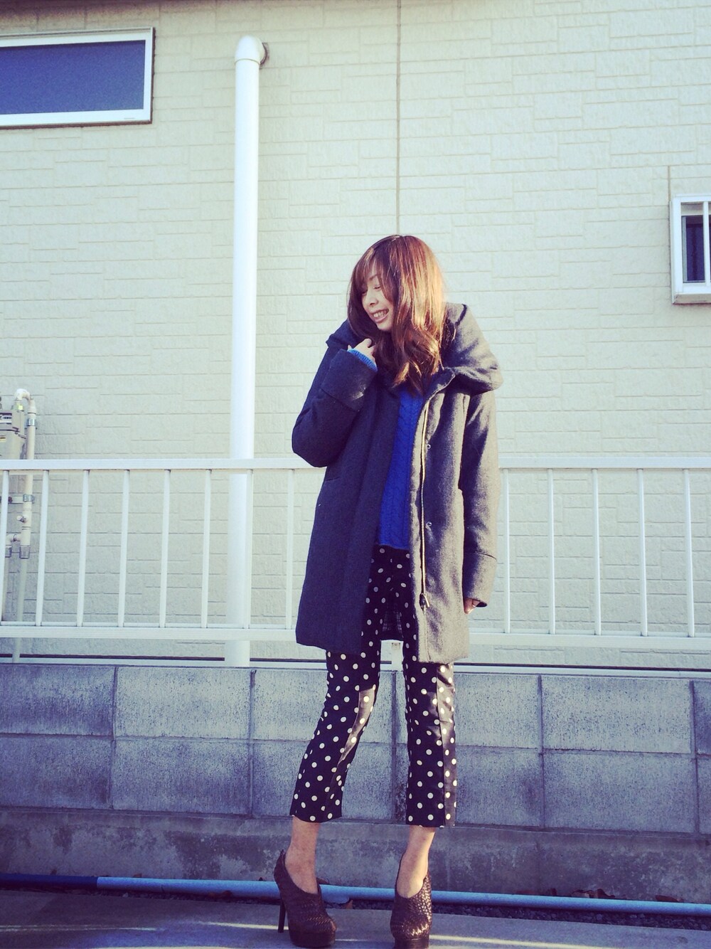 「ドット、ダウンコート」｜「Cherのアイテム（その他パンツ、ブラック系）」を使った、美郷さん（レディース・160cm）の冬コーディネートの1枚目の写真