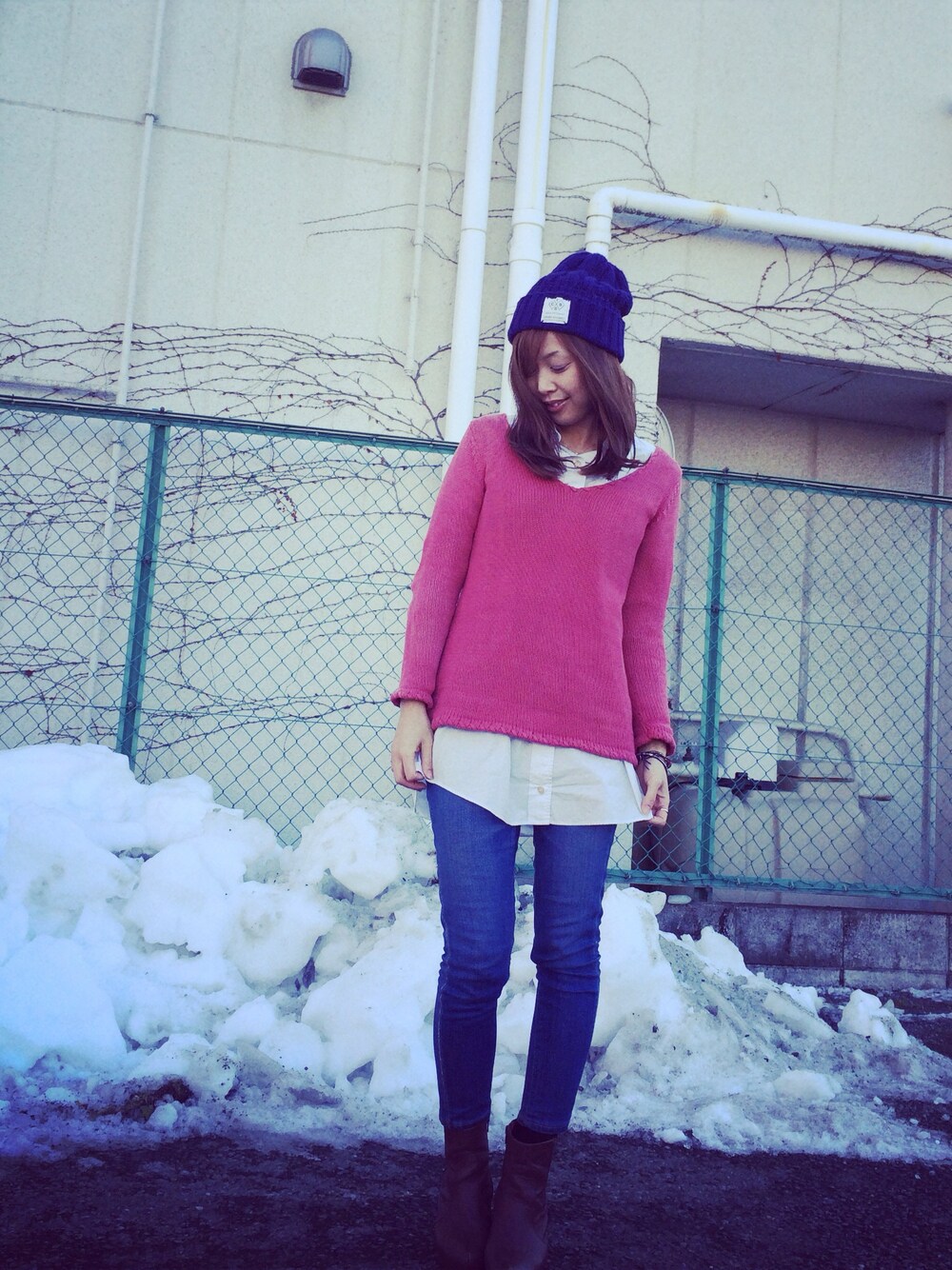 「ピンク、スキニー、シャツワンピ」｜「SEAの◆VINTAGEカシミアタッチカットオフスキニーデニム（デニムパンツ、ブルー系）」を使った、美郷さん（レディース・160cm）の春コーディネートの1枚目の写真