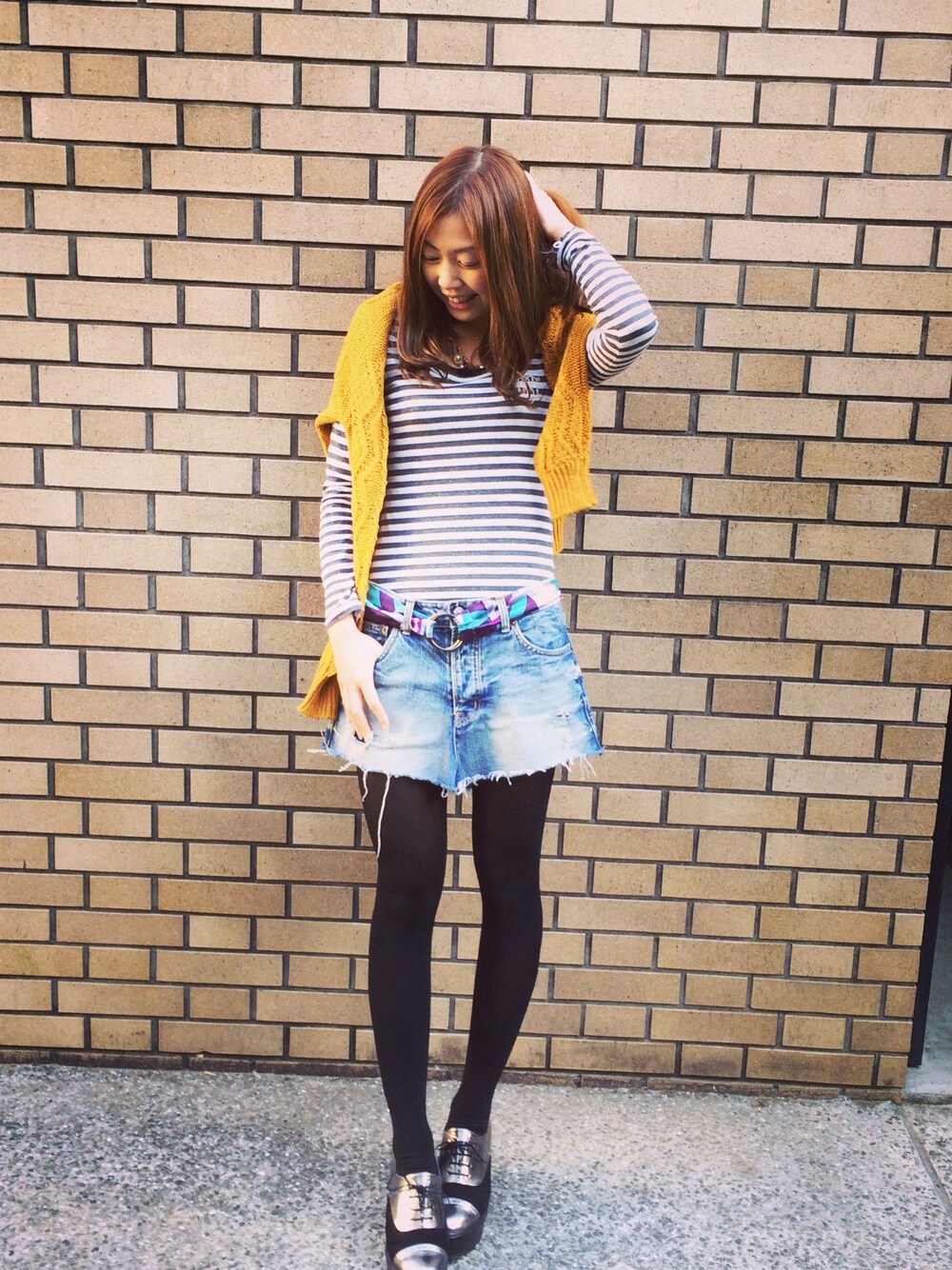 「イエロー、スカーフ、古着MIX」｜「DEICYのアイテム（その他シューズ、シルバー系）」を使った、美郷さん（レディース・160cm）の春コーディネートの1枚目の写真
