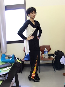 「YUIMA NAKAZATO（ユイマナカザト）のアイテム（スカート、ブラック系）」を使った、Taito Fujiiさん（メンズ・177cm）の秋コーディネート