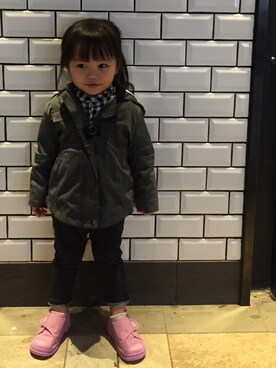 「PALLADIUM（パラディウム）のアイテム（シューズ、ピンク系）」を使った、Yanto さん（キッズ）の秋コーディネート