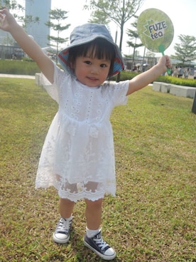 「CONVERSE（コンバース）のアイテム（スニーカー、ブルー系）」を使った、Yanto さん（キッズ）の秋コーディネート