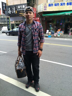 「SQUAD（スクアッド）のアイテム（帽子）」を使った、杜宸宇さん（メンズ・174cm）の秋コーディネート