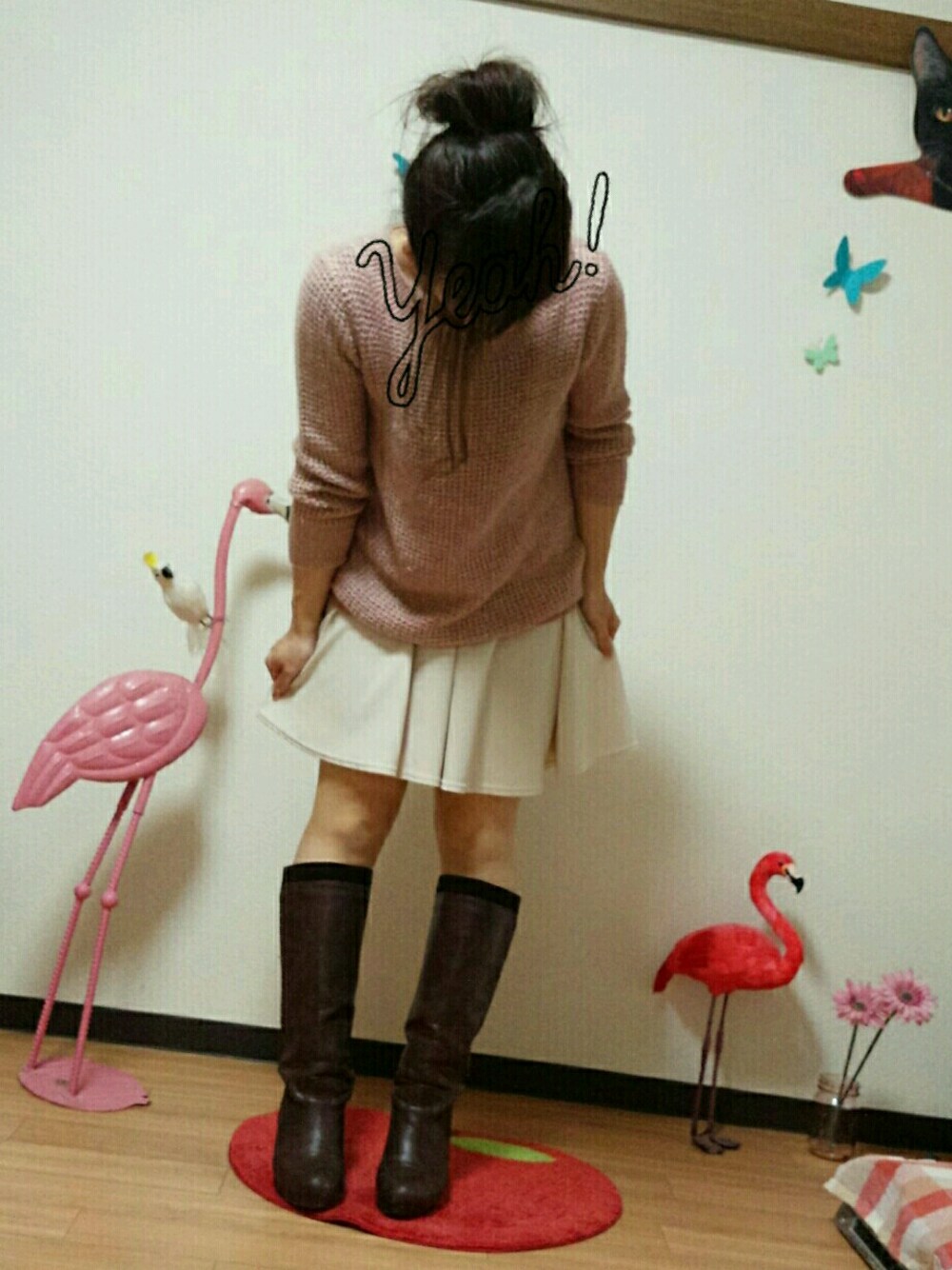 「ゆるニット、ピンクホワイトコーデ、お団子ヘアー、ロングブーツ、めざせ！WEARオシャレセルフ撮り部@うちら修行中、ゆる～い入部者募集中！」｜「小窓劇場🌼シーンその1のアイテム（その他、その他）」を使った、k kさん（レディース・158cm）の秋コーディネートの1枚目の写真