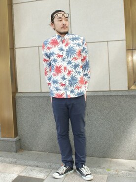 「TOMMY HILFIGER（トミーヒルフィガー）のアイテム（チノパンツ）」を使った、西山さん（メンズ・175cm）の春コーディネート