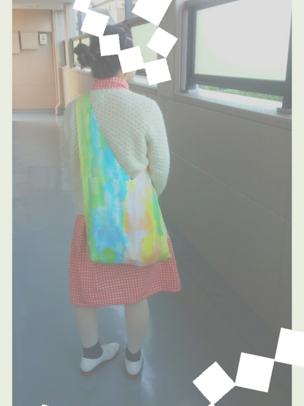「ホワイトニット、シャツワンピ、たすき掛け、haco.、ニット×シャツ」｜「Hamble by Par AvionのHamble by Par Avion（ニット/セーター、ベージュ系）」を使った、hannaさん（レディース・147cm）の秋コーディネートの1枚目の写真
