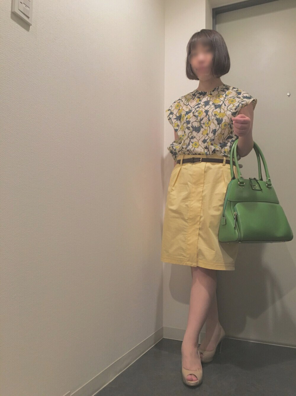 「はるコーデ、イエロー、タイトスカート、アンビデックス、outfit、ootd、オトナカジュアル、ドレステリア」｜「STRAWBERRY-FIELDSのアイテム（パンプス、ベージュ系）」を使った、hannaさん（レディース・149cm）の春コーディネートの1枚目の写真
