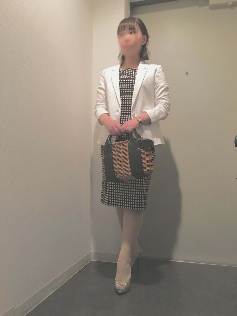 「春コーデ、シンプルコーデ、モノトーン、outfit、ootd、ハイヒール、ギンガムチェック、大人コーデ、fashion」｜「DIANAのアイテム（パンプス、その他）」を使った、hannaさん（レディース・147cm）の春コーディネートの1枚目の写真