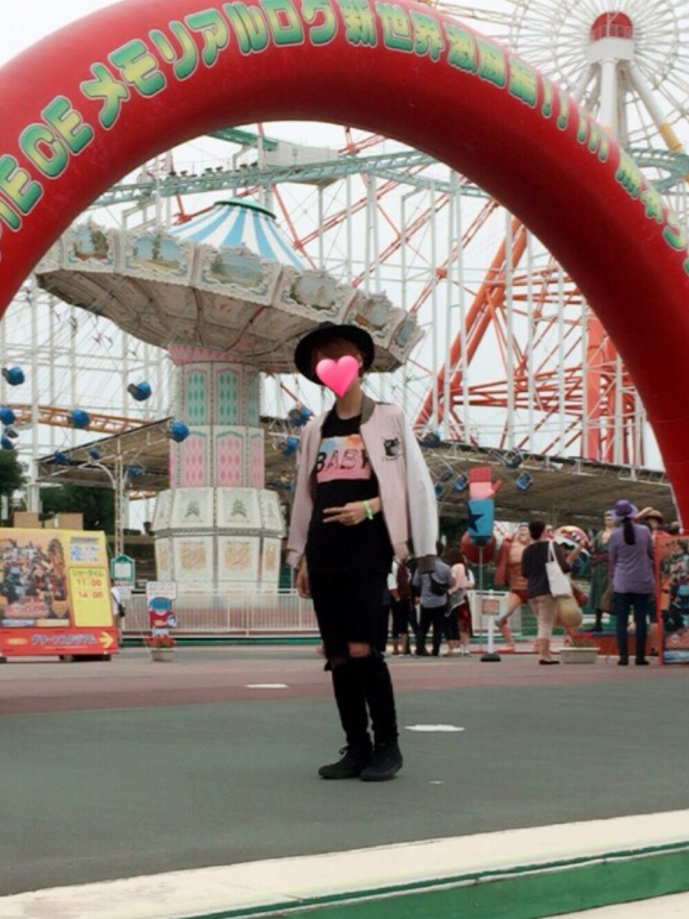 「saint laurent paris、SANATORIUM、遊園地」｜「SAINT LAURENT PARISのアイテム（Tシャツ/カットソー、ブラック系）」を使った、とらきゅんさん（メンズ・180cm）の夏コーディネートの1枚目の写真