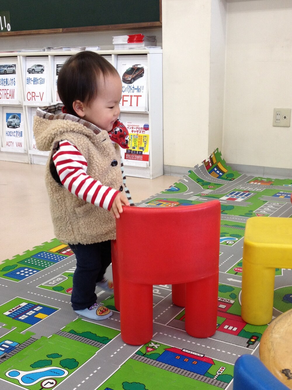 「GLOBAL WORKのアイテム（ベスト、ベージュ系）」を使った、haruyuuuuさん（キッズ・90cm）の秋コーディネートの1枚目の写真