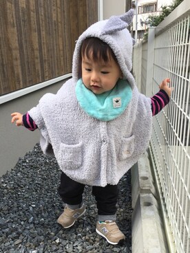 「ユニクロ」｜「アイテム（ポンチョ）」を使った、SiONさん（キッズ・70cm）の秋コーディネート
