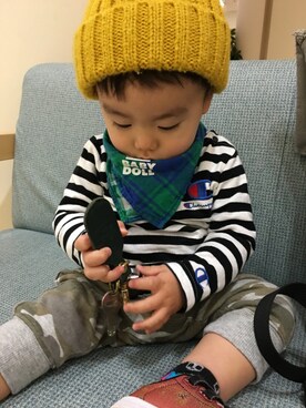 「GU（ジーユー）のアイテム（ニットキャップ/ビーニー、イエロー系）」を使った、SiONさん（キッズ・90cm）の冬コーディネート