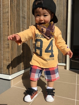 「HusHusH（ハッシュアッシュ）のアイテム（Tシャツ/カットソー、オレンジ系）」を使った、SiONさん（キッズ・90cm）の春コーディネート