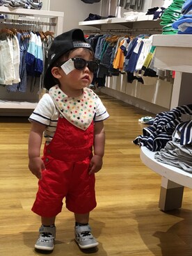 「abcd（ナシ）のアイテム（スニーカー、グレー系）」を使った、SiONさん（キッズ・90cm）の春コーディネート