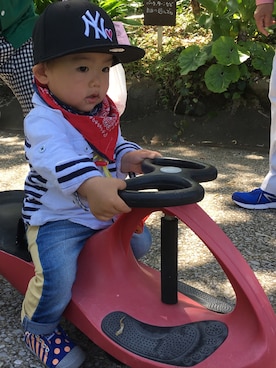 「西松屋（ニシマツヤ）のアイテム（スニーカー、ブルー系）」を使った、SiONさん（キッズ・90cm）の春コーディネート