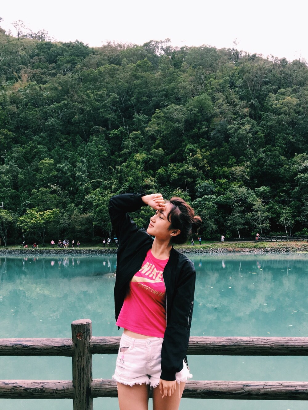 「望龍埤」｜「NIKEのアイテム（Tシャツ/カットソー、ピンク系）」を使った、Meteorさん（レディース・163cm）の秋コーディネートの1枚目の写真