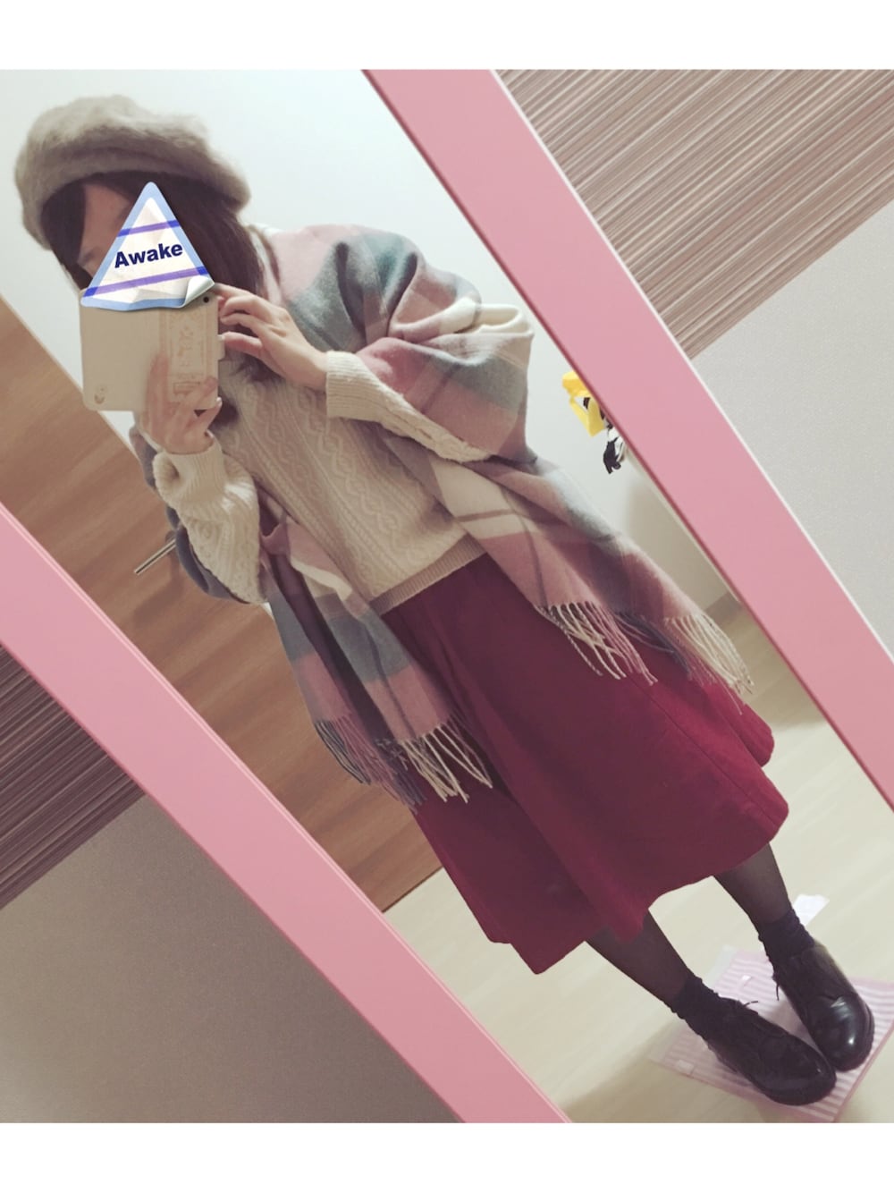 「ベレー帽、田中里奈、仕事コーデ」｜「mysty womanの【田中里奈×mysty woman】 レーストップス×ミドルスカート　≪セットアップ≫（ワンピース、レッド系）」を使った、みぴさん（レディース・147cm）の秋コーディネートの1枚目の写真