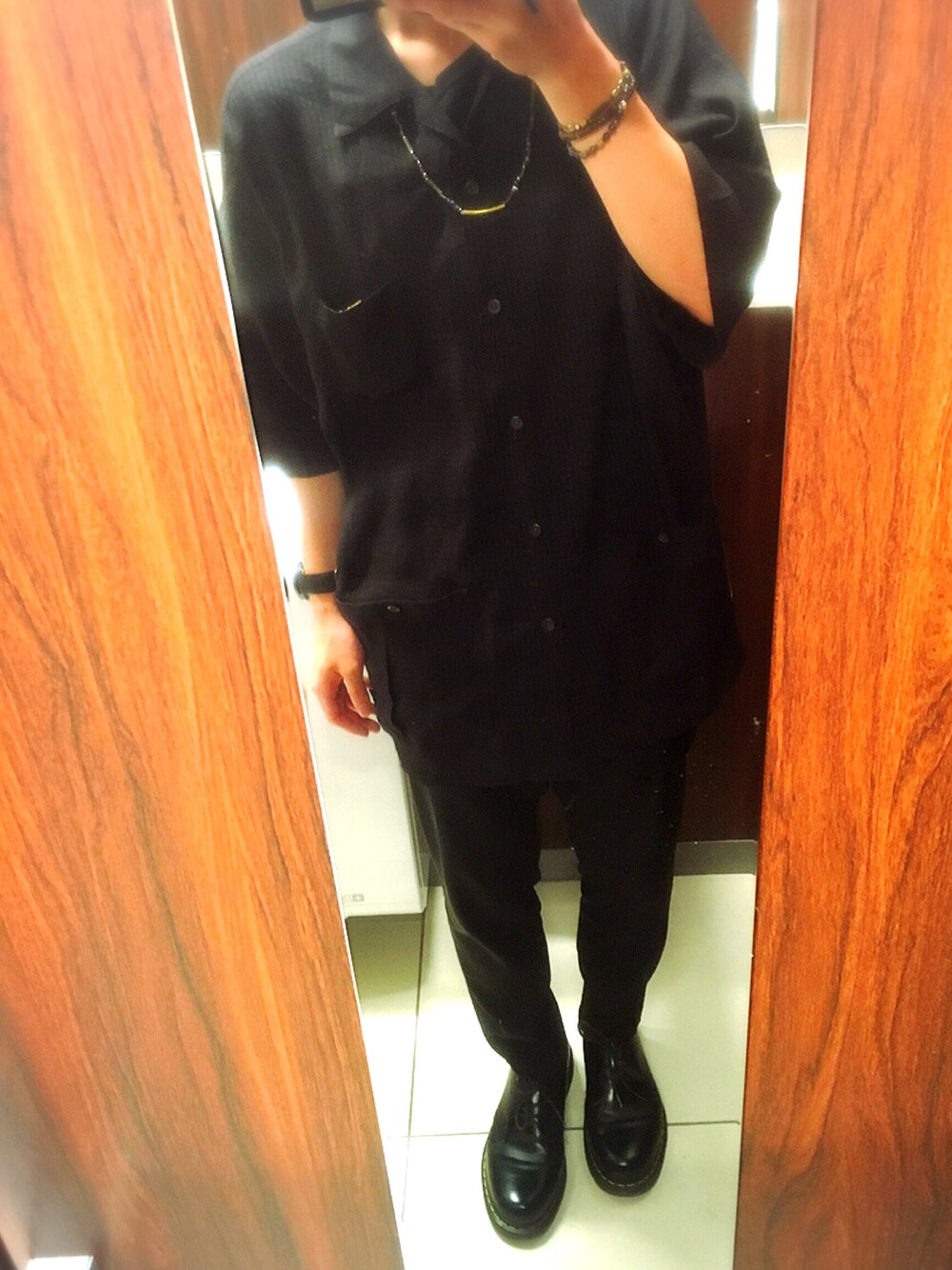 「slacks、シャツスタイル、ブラックコーデ、STUDIOUS、Dr.Martens、used、used mix、夏コーデ、harajuku、ビックシャツ」｜「usedのアイテム（Tシャツ/カットソー、ブラック系）」を使った、SHINJIさん（メンズ・176cm）の夏コーディネートの1枚目の写真