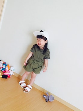 「カーキ×ホワイト」｜「アイテム（その他）」を使った、yuiさん（キッズ・90cm）の春コーディネート