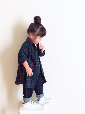 「ロングシャツ」｜「アイテム（サロペット/オーバーオール）」を使った、yuiさん（キッズ・90cm）の秋コーディネート
