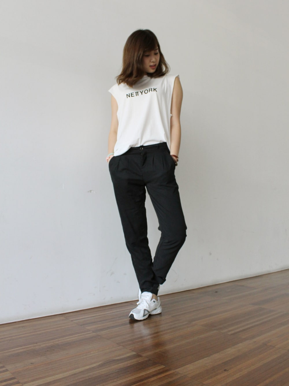 「NOHANTのLOVE CITY NEWYORK SLEEVELESS（その他、その他）」を使った、홍양さん（レディース・172cm）の夏コーディネートの1枚目の写真