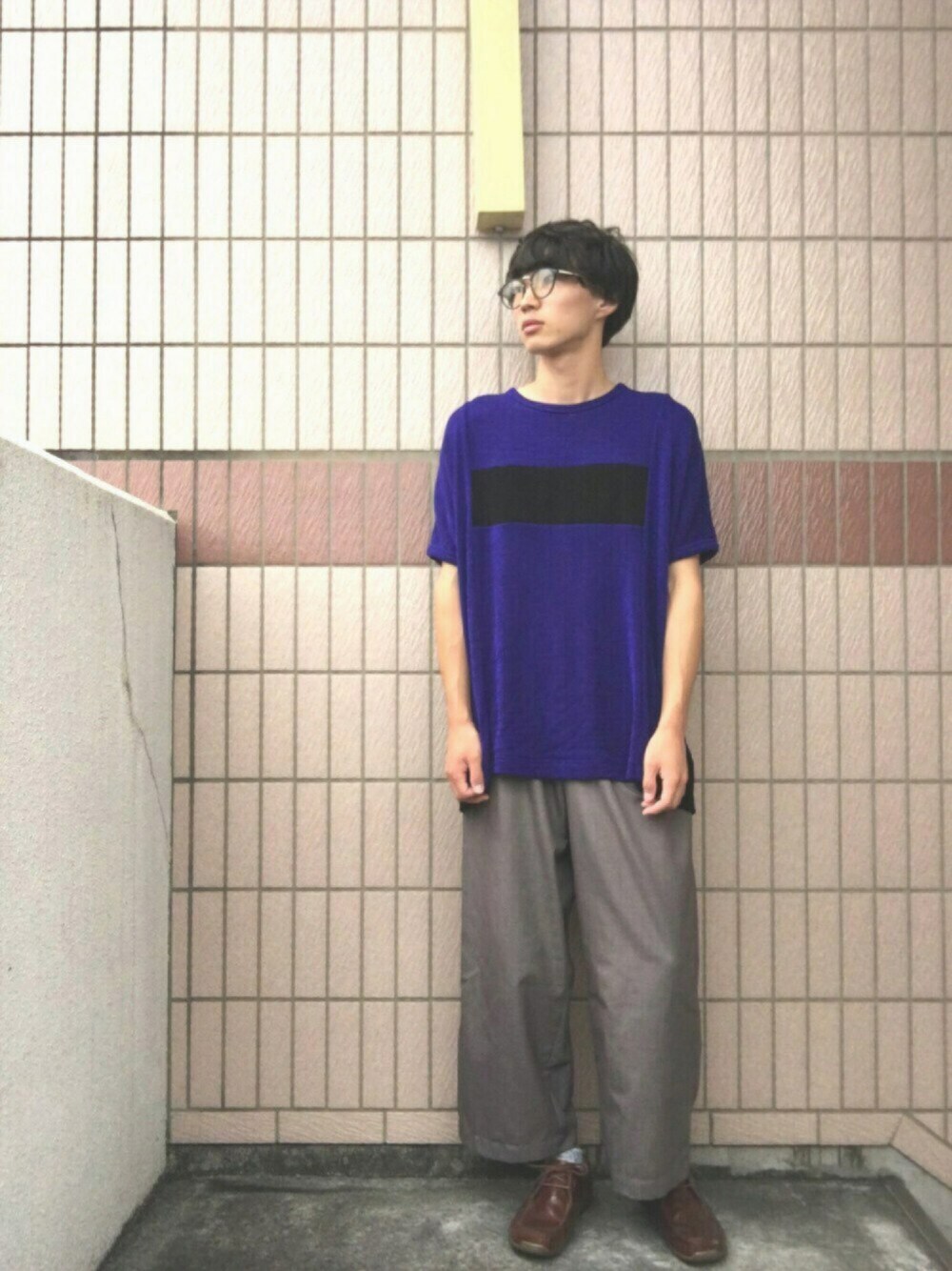 「SHAREEF、PARADIS TERRE、めがね、ワイドパンツ、ゆったりコーデ、パーマ」｜「PARADIS TERREの【セットアップ】ギャザーブラウス＆ワイドパンツ セットアップ（その他パンツ、グレー系）」を使った、usagi_さん（メンズ・175cm）の夏コーディネートの1枚目の写真