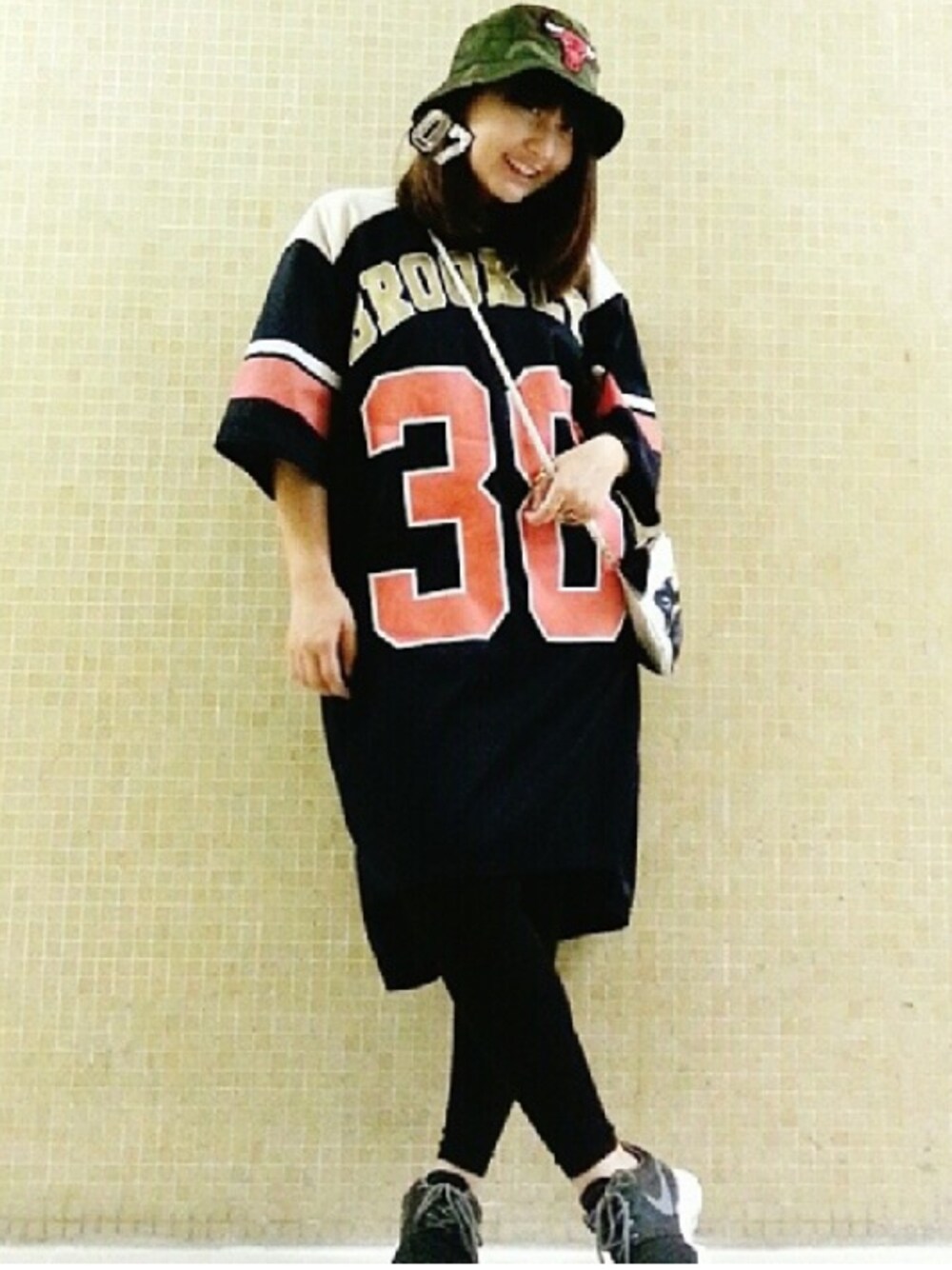 「swagger、swag」｜「NIKE SPORTSWEARのアイテム（スニーカー、グレー系）」を使った、MissAnnAさん（レディース・157cm）の夏コーディネートの1枚目の写真