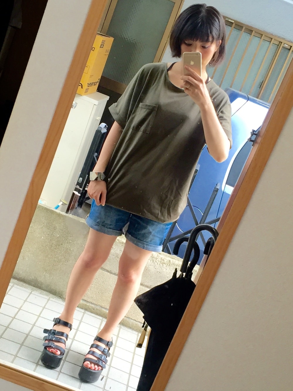 「おやすみコーデ、カーキ、厚底サンダル、夏コーデ」｜「WEGOのWEGO/4ベルトサンダル（サンダル、ブラック系）」を使った、→蒼さん（レディース・154cm）の夏コーディネートの1枚目の写真