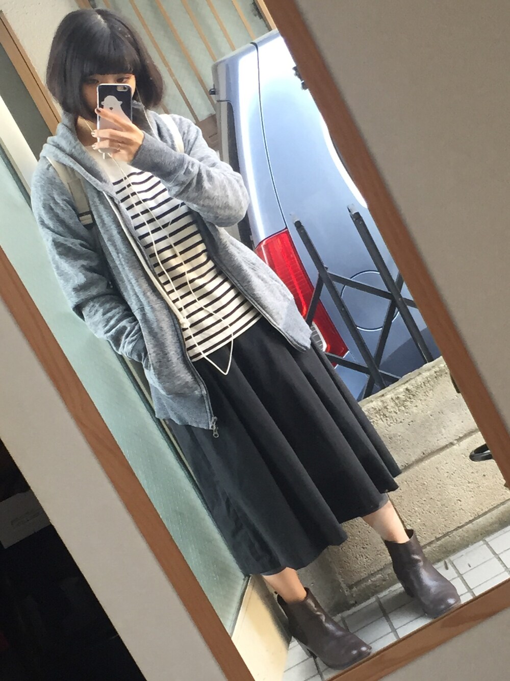 「お仕事コーデ、失恋から立ち直ろう、サイドゴアブーツ、パーカー グレー、ボータートップス」｜「無印良品のアイテム（ブーツ、ブラウン系）」を使った、→蒼さん（レディース・154cm）の秋コーディネートの1枚目の写真