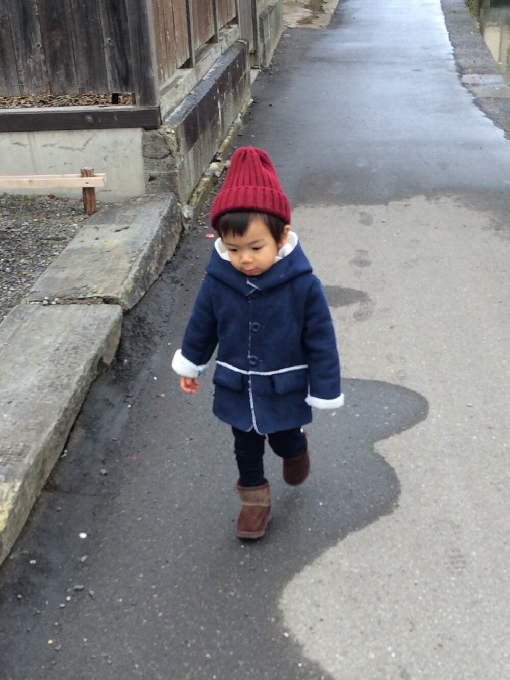 「2歳、2歳5ヶ月、男の子、男の子コーデ、ムートンコート、韓国子供服」｜「韓国子供服のアイテム（ムートンコート、ブルー系）」を使った、ともぴさん（キッズ・90cm）の冬コーディネートの1枚目の写真