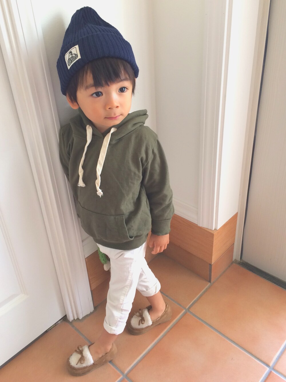 「男の子コーデ、3歳、男の子、西松屋、パーカー、ニット帽、ベンデイビス」｜「BEN DAVISのアイテム（ニットキャップ/ビーニー、ブルー系）」を使った、ともぴさん（キッズ・90cm）の秋コーディネートの1枚目の写真