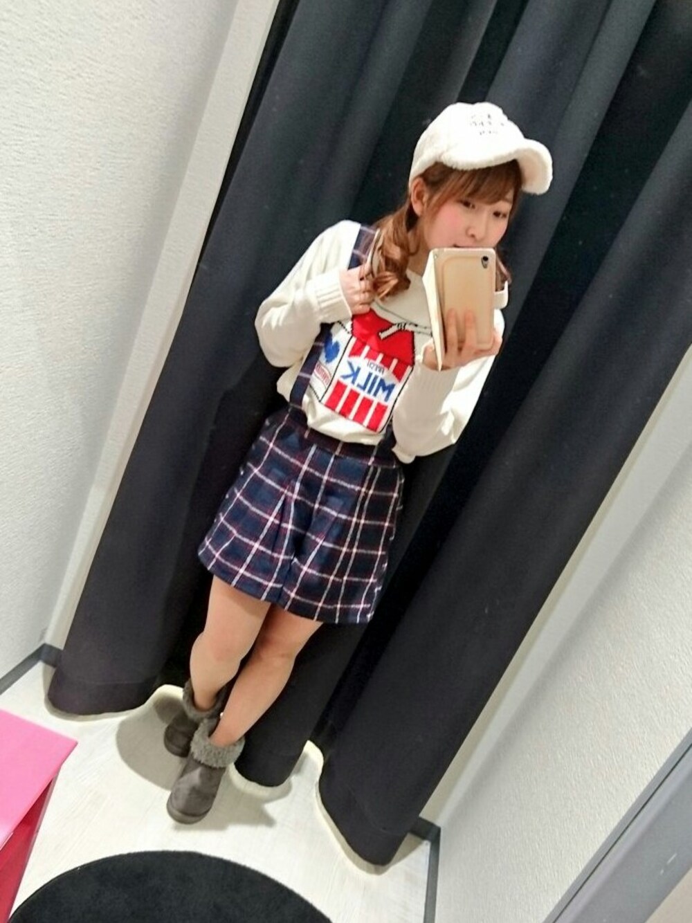 「冬、チェック、ラブトキシック、GU、ファー小物、ニット、ファーキャップ、まさかの子供服」｜「LOVETOXICのハッシュタグロゴボアキャップ（キャップ、ホワイト系）」を使った、みぃちゃん☺︎︎さん（レディース・150cm）の秋コーディネートの1枚目の写真