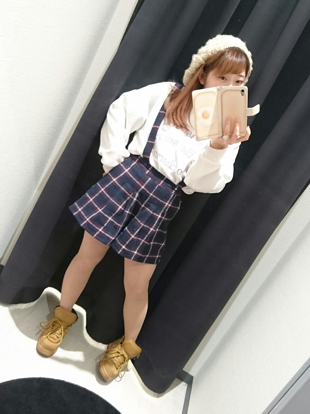 「スニーカー、冬、ピーコート、アディダス、ラブトキシック、ベレー帽」｜「LOVETOXICの袖ビッグシルエット長袖トレーナー（スウェット、ホワイト系）」を使った、みぃちゃん☺︎︎さん（レディース・150cm）の秋コーディネートの1枚目の写真