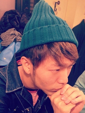 「ショット」｜「アイテム（ニットキャップ/ビーニー）」を使った、アキナ秋山さん（メンズ・170cm）の冬コーディネート