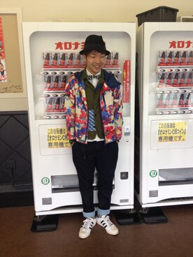 「ボヘミアンズ」｜「アイテム（マウンテンパーカー）」を使った、アキナ秋山さん（メンズ・170cm）の春コーディネート