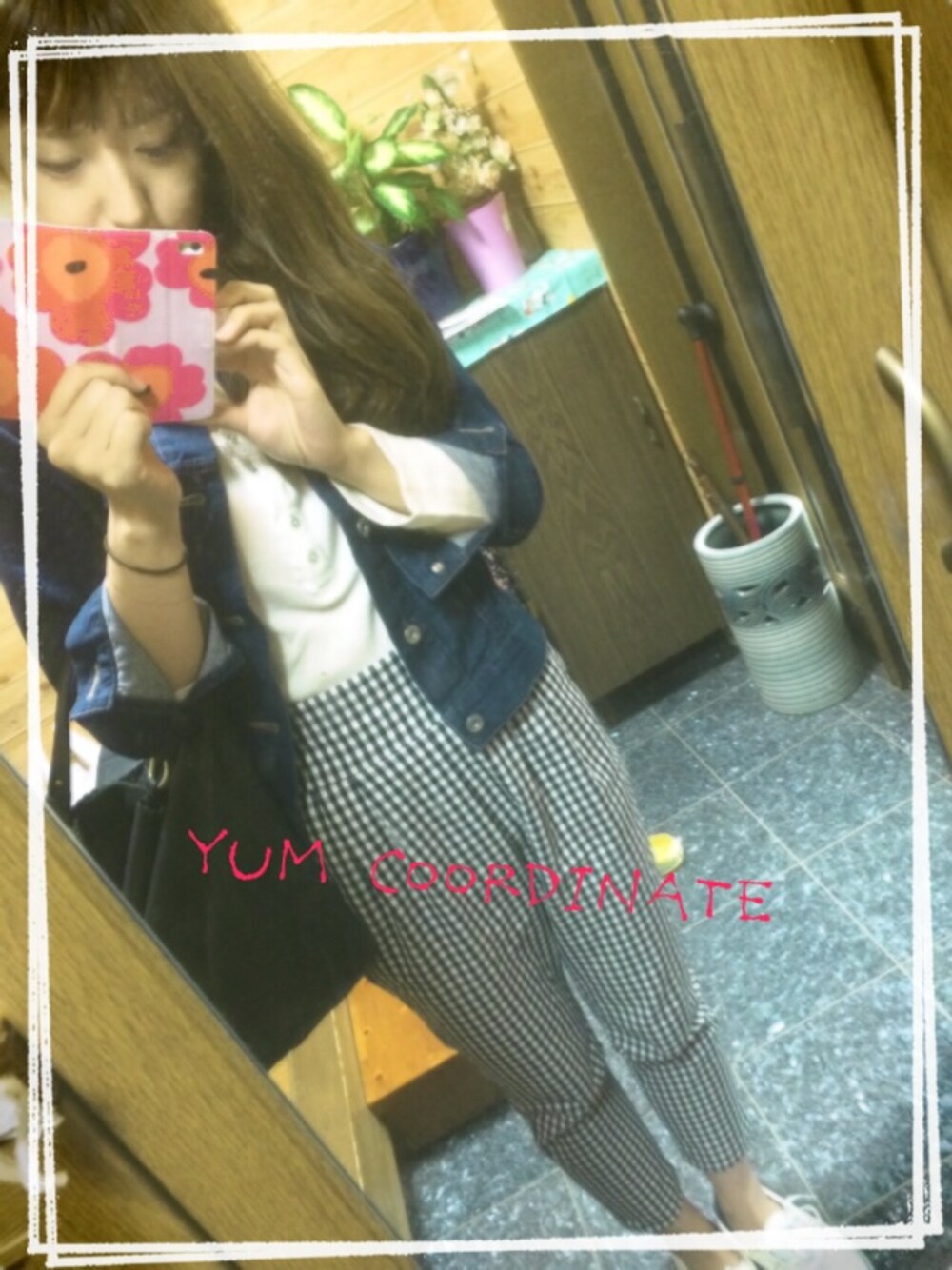 「ギンガムチェックパンツ、デニムジャケット」｜「VANSのVANS / AUTHENTIC（スニーカー、ホワイト系）」を使った、yui.sanさん（レディース・162cm）の秋コーディネートの1枚目の写真