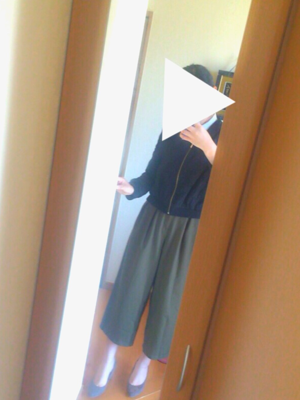 「しまむらのアイテム（その他パンツ、グリーン系）」を使った、Nさん（レディース・163cm）の春コーディネートの1枚目の写真