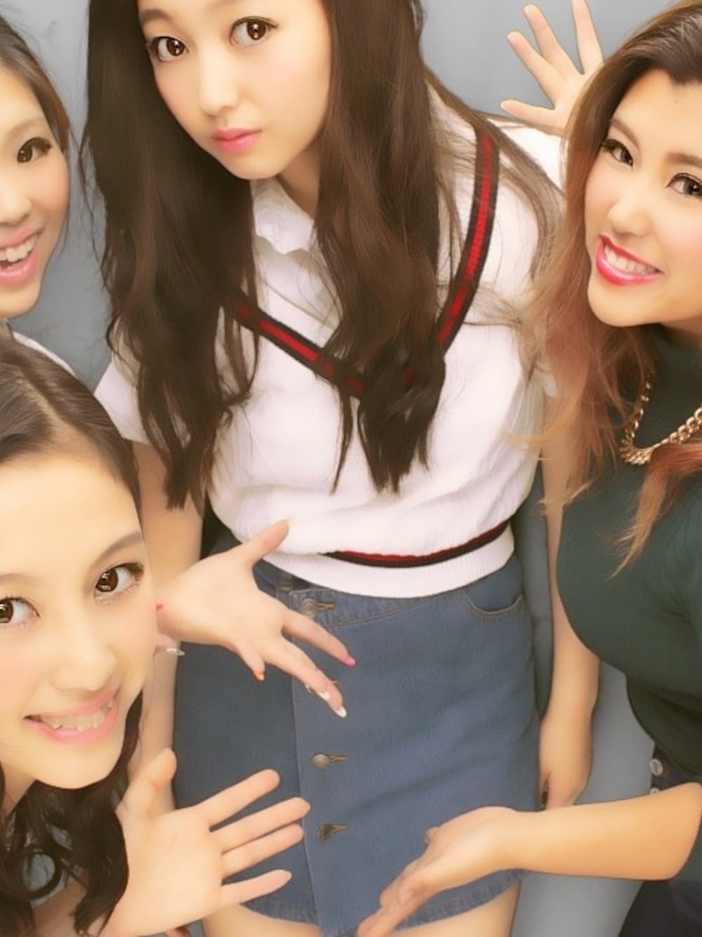 「WEGOのアイテム（シャツ/ブラウス、ホワイト系）」を使った、橋本萌花さん（レディース・173cm）の春コーディネートの1枚目の写真