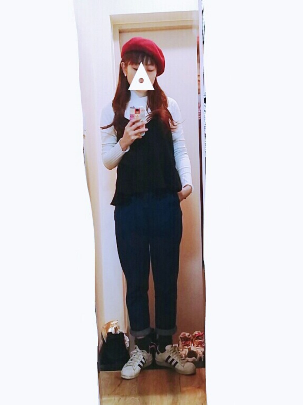 「high neck、camisole、beret、denim、superstar80's、superstar 80s Vintage Deluxe」｜「STYLENANDAのアイテム（ハンチング/ベレー帽、レッド系）」を使った、ㅎㅅㅎさん（レディース・163cm）の冬コーディネートの1枚目の写真